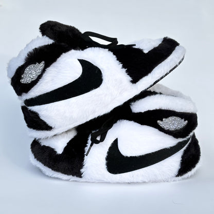 Kapcie Pluszowe "Jordan Panda Black & White"